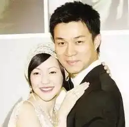 被骂到关闭评论小s发微博点评女儿表情,网友语言暴力不可取