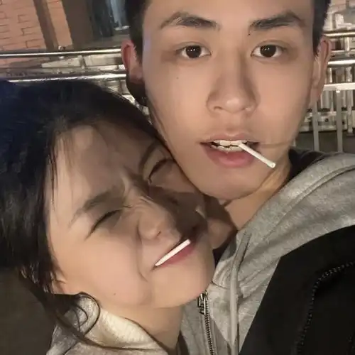 情侣头像你的开心比对错重要