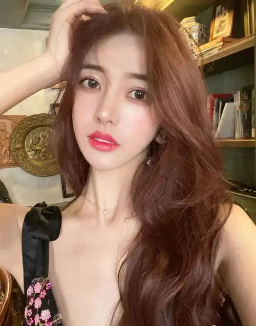 最近很火的大波浪渣女发型
