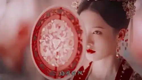 一袭红衣尽风华,谁惊艳了你