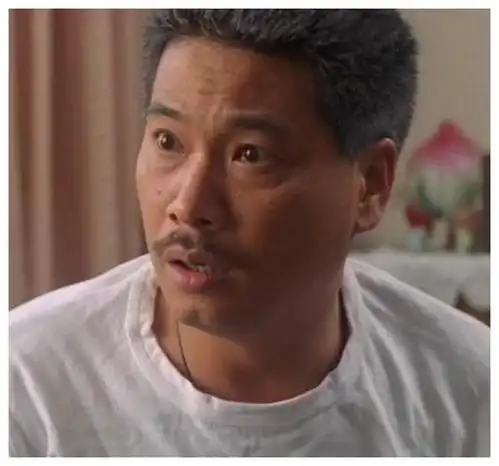 吴孟达高铁偶遇钟南山,啤酒肚花白发倒像年长者,坚持运动才健康