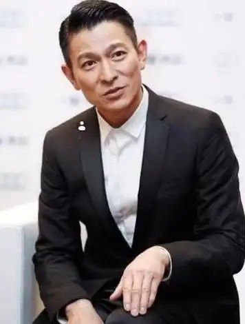相较吴京暗讽张翰没演技怒斥奥莉妈妈,这些明星曾经被骂哭