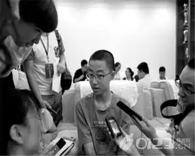 北京籍14岁最小新生清华报到裸分682分