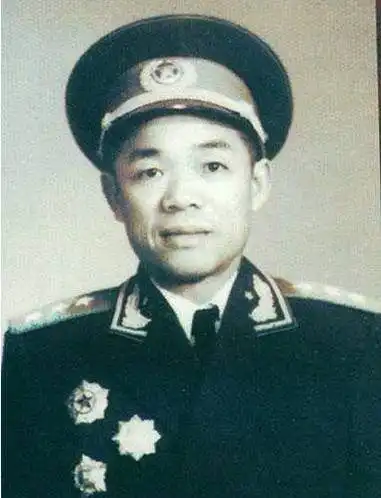 志愿军副司令中,此人和彭总私交一般,为何59年却选择支持老帅