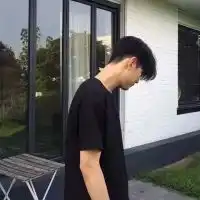 谁的年少不轻狂微露脸男生头像