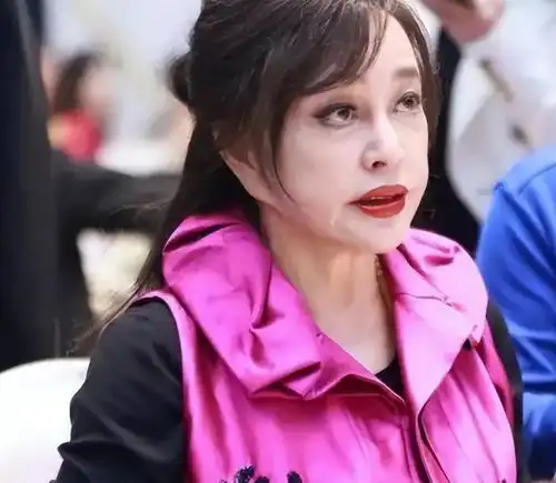 看了刘晓庆的采访后简直恶心到爆炸她居然说可以演20岁30岁