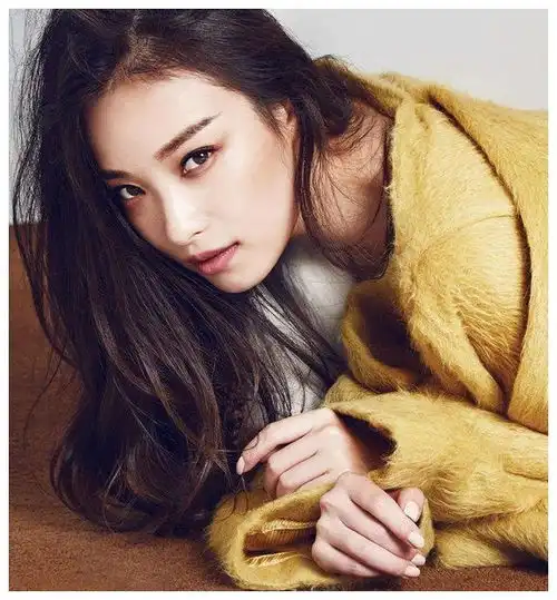 美人落泪,倪妮因为演讲落泪,更因为侧颜上热搜,人美心美