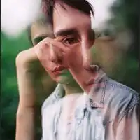 怎么把一张图片弄成半透明的覆盖在另一张图片上合成一张图片