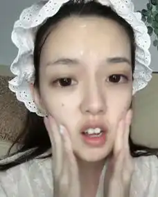 李姐笑话闺蜜白天上班,晚上又要带孩子很辛苦