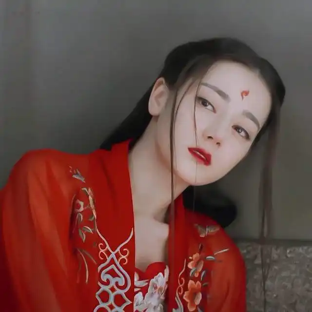 迪丽热巴紧张没存货,公诉和安乐传效果不佳,更害怕对手