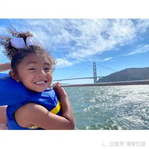 科比妻女与加索尔夫妇一同出游,小碧职业假笑出镜,娜娜美极了