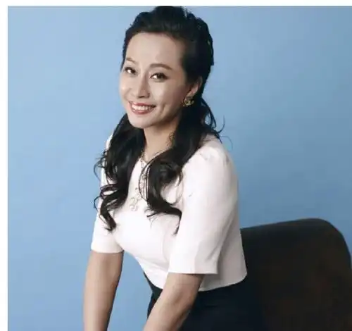 曾多次登上春晚,丈夫身亡后想要退出演艺圈,网友真是痴情