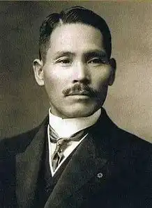 她被日本皇室流放后抛夫弃子,和学生私奔,却