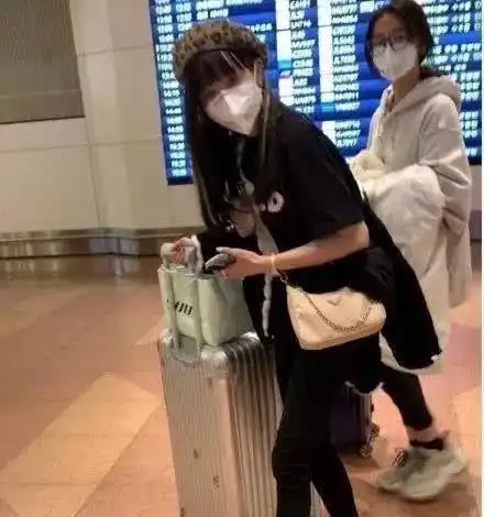 疫情期间,不少明星出国避难,现在回来了还值得大家追捧吗