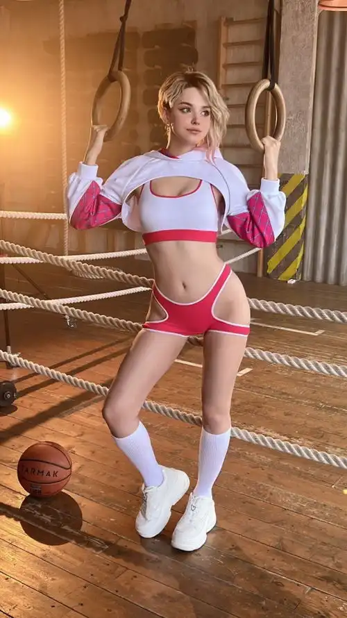 俄罗斯美女cos蜘蛛侠格温穿健身服显完美身材