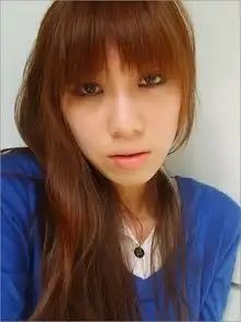 photoshop给室内美女自拍头像照片美化修饰教程