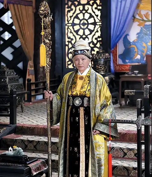 杨家12寡妇各个下场凄凉,穆桂英被万箭穿心,只有一人平安回归