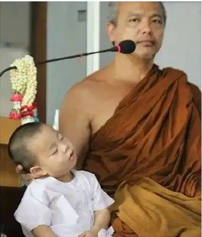 呆萌呆萌的小沙弥