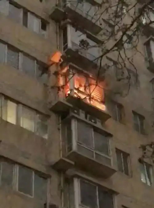 火灾无情西安一户居民家中发生火灾,一男子不幸身亡