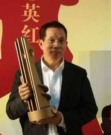 与李连杰结下恶缘,曾打伤成龙,李连杰这辈子都没有原谅他