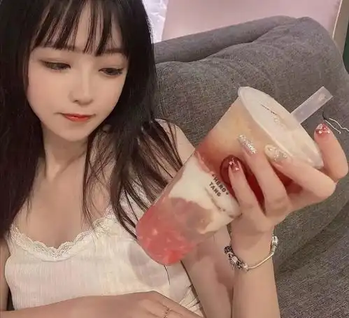 千万级别网红p图有多狠视频中看有150斤,结果照片最多90斤