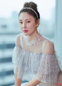 仙女驾到张雨绮产后亮相柔美清新