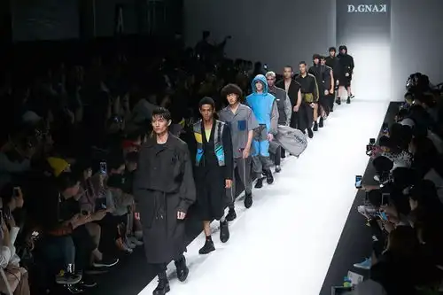 yeezy货量大到原价即可入手,应该收到更多的掌声