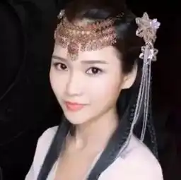 一个妹子化妆成唐嫣,惊艳了所有众人