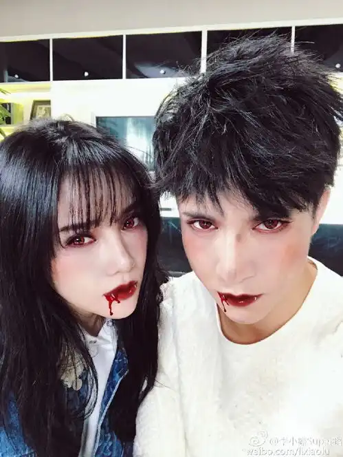 baby李小璐晒出万圣节妆容,周董昆凌没化妆就赢了