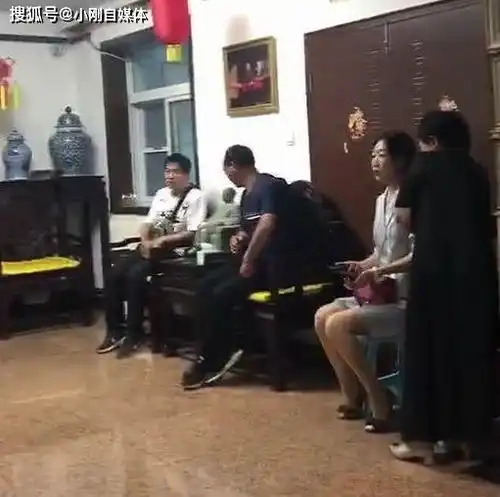 赵忠祥书画作品,生前上门求字,如今无人问津,原因其实很简单