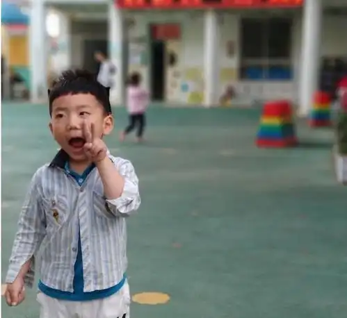 上幼儿园不哭不闹的孩子,多半来自3种家庭,别小瞧了分离恐惧
