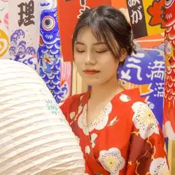 身穿和服的小姐姐,气质温柔动人
