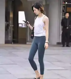 风韵迷人的小姐姐,打底裤搭配的充满时尚风,更加漂亮
