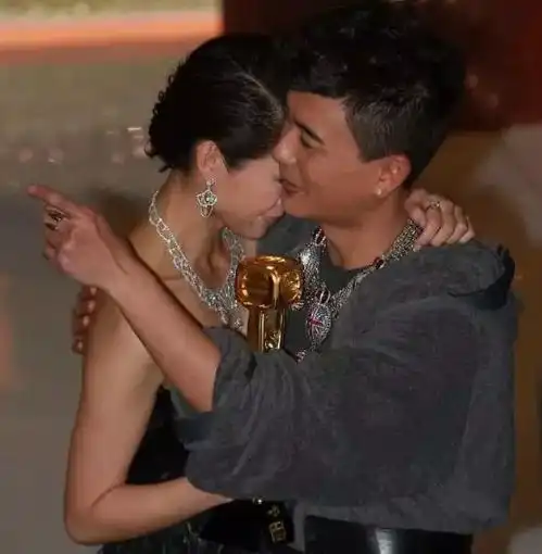 幸福的婚姻会把女人宠成女孩