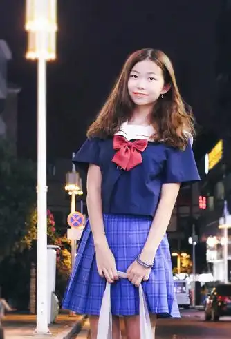 能把jk穿上街的美女,勇气也是很大的