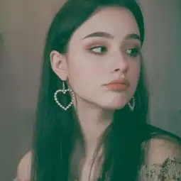 颜汐欧美少女风的小姐姐