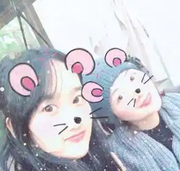 演员小李琳37岁的生日,女儿晒出与妈妈合影似姐妹