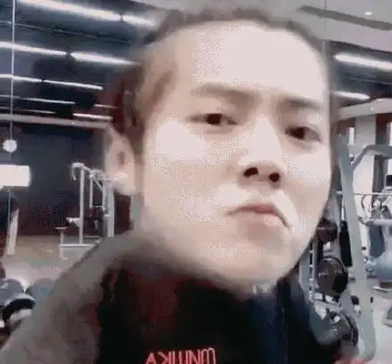 鹿晗黄子韬健身房同框,大头特效互相拍摄,画面搞笑