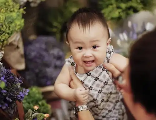 去女儿家养老,睡沙发每晚被冻醒,看到女婿半夜拉开窗户果断逃离