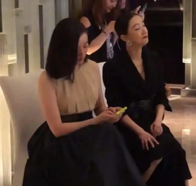袁泉气质不是很高级吗怎么在吴越面前,素颜变得一点不起眼了