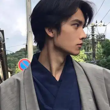 2020qq最流行帅气男生头像