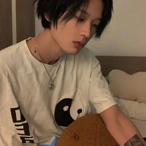 男生头像把自己的奇怪归为不普通