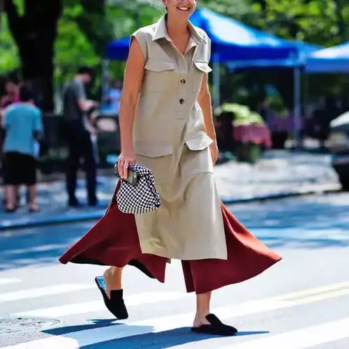 西装裤加球鞋,你看来是乱穿衣,我觉得它时髦有态度