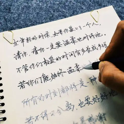 davichi电台上班路散发亲切笑容迷人