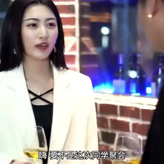 她们是两姐妹,我是看相的,你们信吗