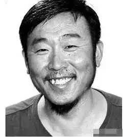 以为明星赚钱容易因拍戏死亡受伤的比比皆是,他的死造福很多人