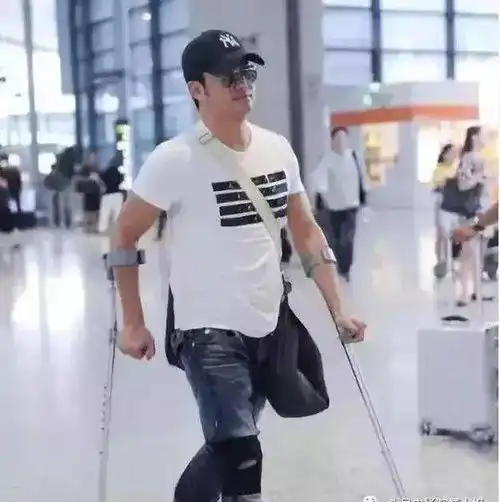 吴京比警察还管用小偷吓得物归原主,小学生想和他做家人