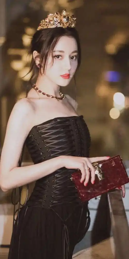 迪丽热巴壁纸迪丽热巴壁纸迪丽热巴的美貌真的是会让人忽略她其它的优点