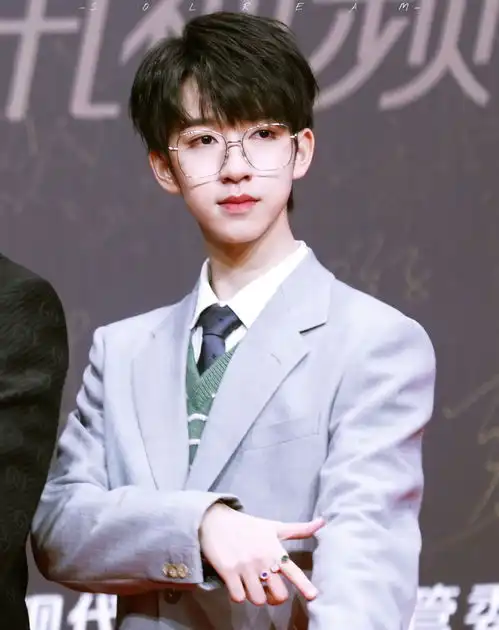 霖丝安利一下贺峻霖吧