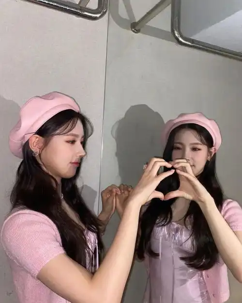 女生头像夏日的晚霞是浇着红油的小龙虾